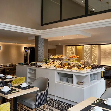 Best Western Plus Hotel Carlton Annecy-3